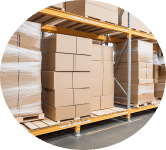 Carton dans un espace de stockage d'entreprise